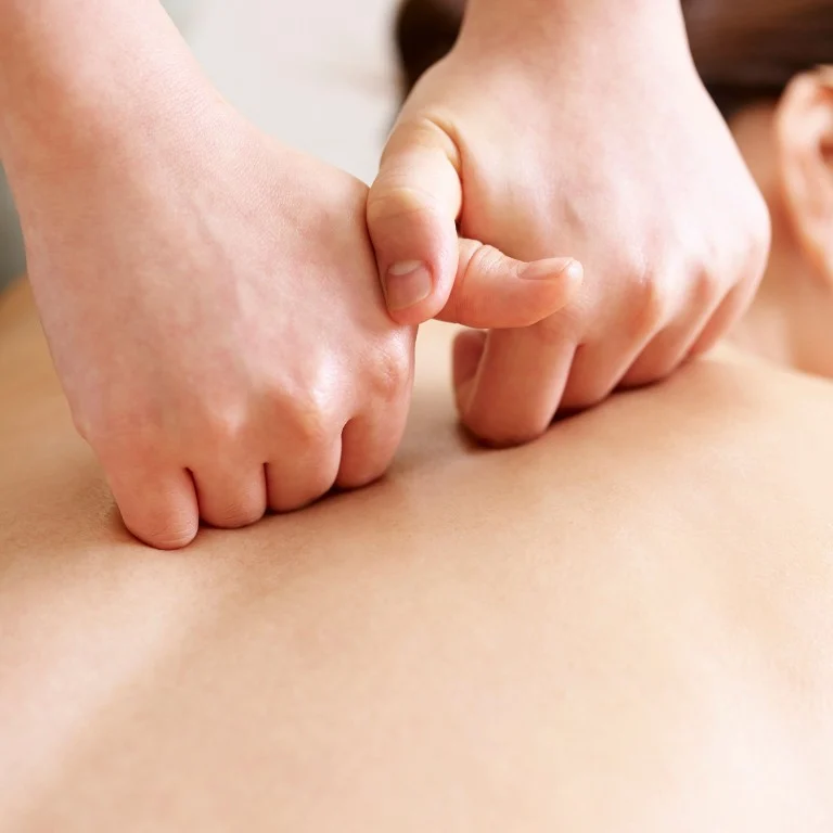 Woman receives Do Tui Na massage on her back.