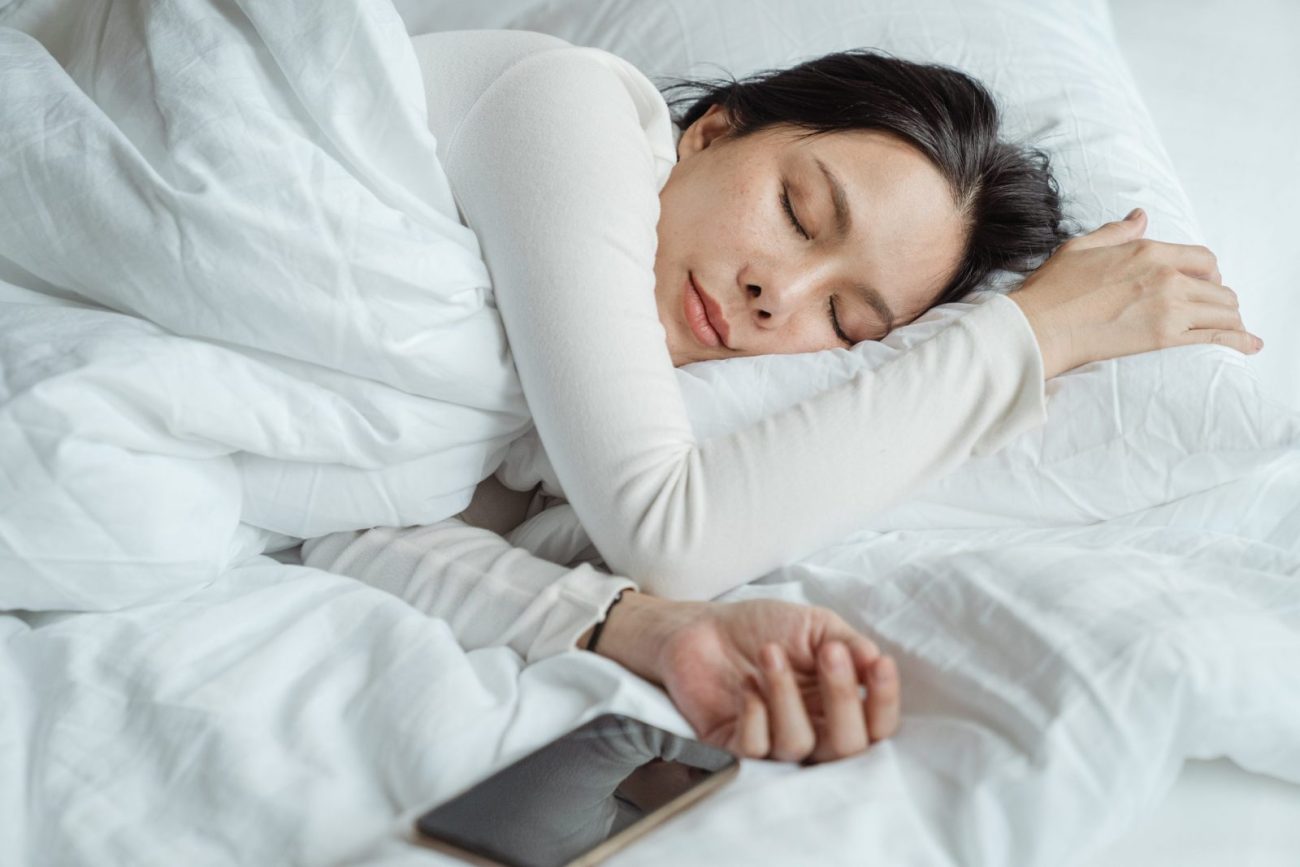 woman sleeping sleeping with weighted blanket